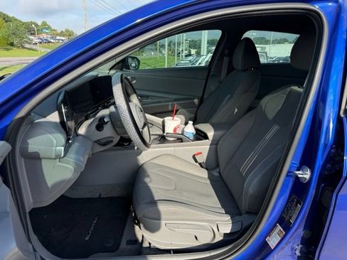 Used 2024 Hyundai Elantra SEL FWD image 15