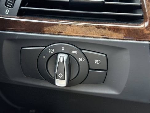 Used 2011 BMW 335i xDrive Sedan AWD/4WD image 13