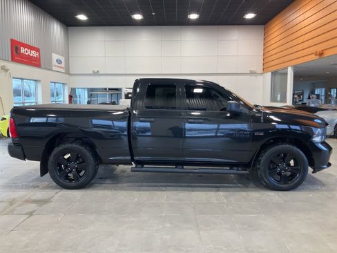 Used 2017 RAM 1500 Express w/ Black Ram 1500 Express Group image 4