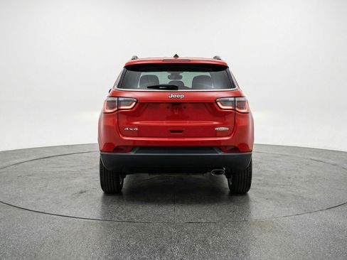 Used 2025 Jeep Compass Latitude image 7