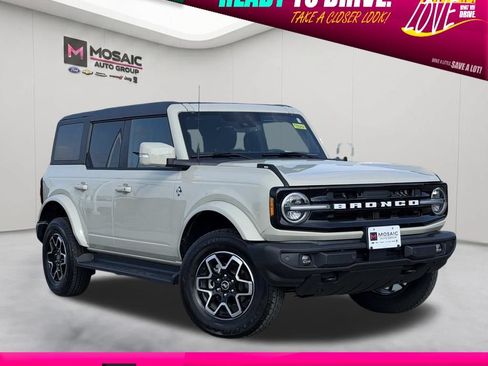 Used 2025 Ford Bronco Outer Banks AWD/4WD image 1