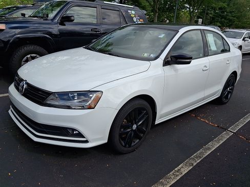 Used 2018 Volkswagen Jetta Sport FWD image 2