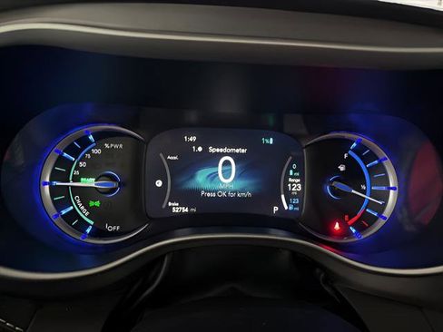 Used 2024 Chrysler Pacifica Select image 22