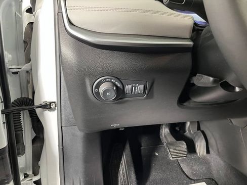 Used 2025 Jeep Compass Limited w/ Sun & Sound Group AWD/4WD image 19