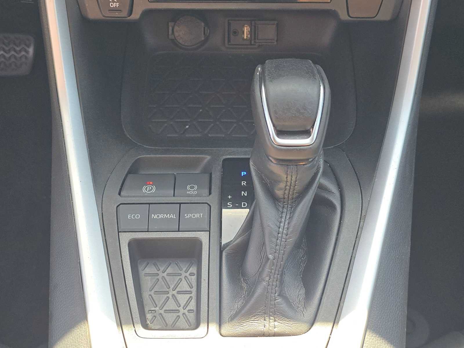 Used 2019 Toyota RAV4 XLE Premium w/ Carpet Mat Package FWD image 31