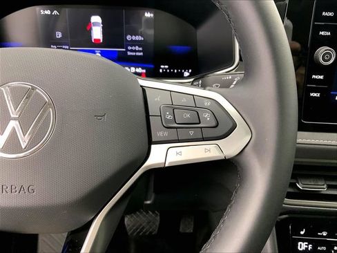 Certified 2025 Volkswagen Taos SE AWD/4WD image 19