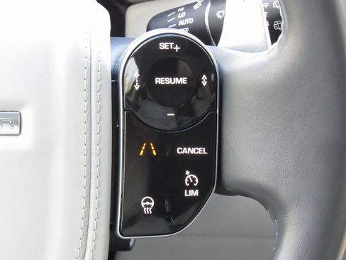 Used 2019 Land Rover Range Rover Autobiography image 29