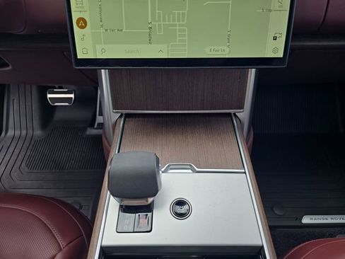 Used 2025 Land Rover Range Rover SE image 24