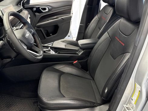 Used 2025 Jeep Compass Trailhawk AWD/4WD image 7