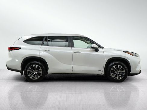 Used 2025 Toyota Highlander XLE AWD/4WD image 6
