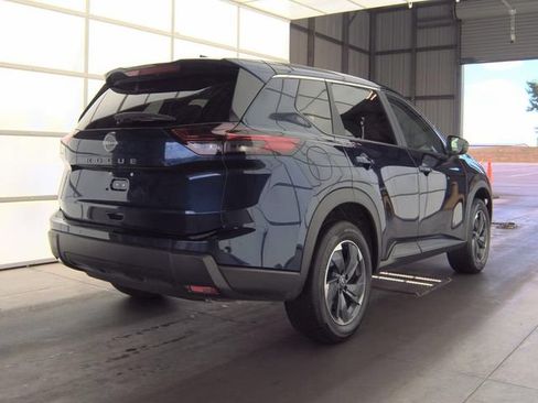 Certified 2026 Nissan Rogue SV FWD image 10