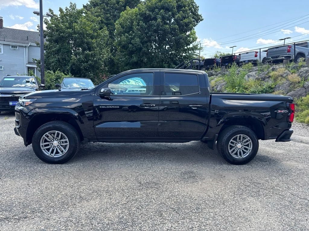 Used 2026 Chevrolet Colorado LT w/ LT Convenience Package AWD/4WD image 32