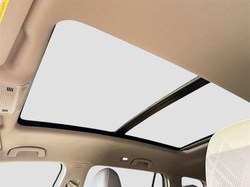 Used 2025 Volkswagen Atlas SEL Premium R-Line image 17