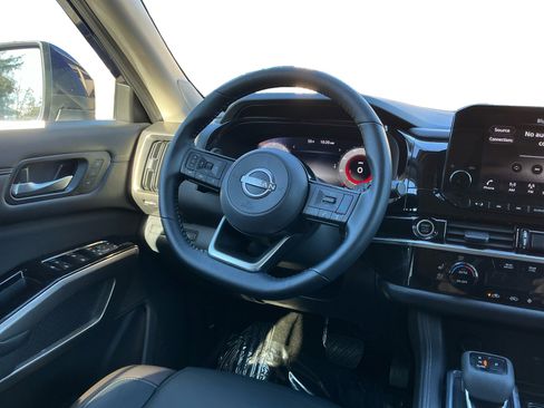 Used 2023 Nissan Pathfinder Platinum w/ Cargo Package image 15