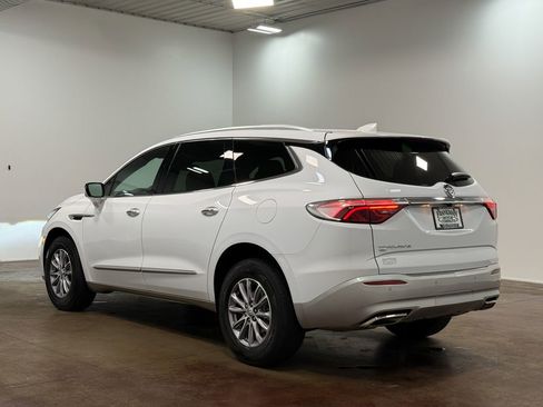 Used 2023 Buick Enclave Essence AWD/4WD image 5