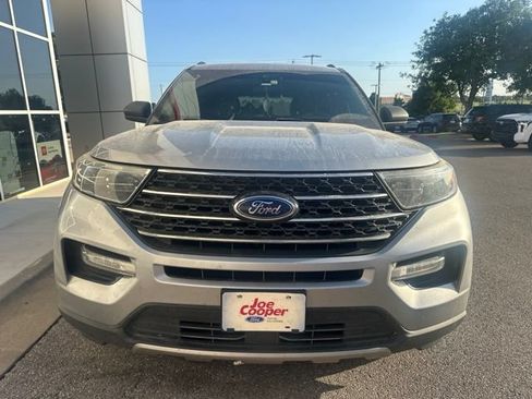 Used 2020 Ford Explorer XLT w/ Equipment Group 202A AWD/4WD image 2