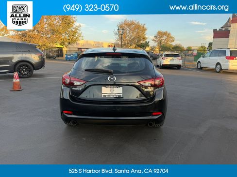 Used 2017 MAZDA MAZDA3 Grand Touring w/ Premium Equipment Package FWD image 5