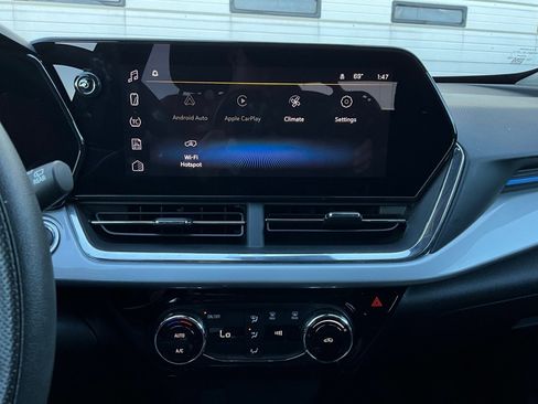 Used 2025 Chevrolet Trax LT image 24