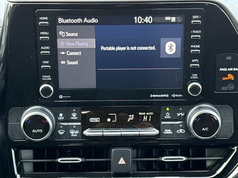 Used 2021 Toyota Highlander LE image 23