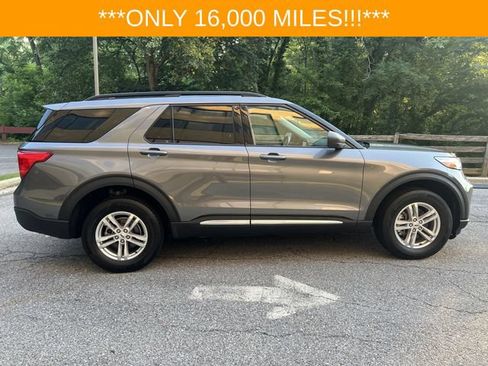 Used 2022 Ford Explorer XLT w/ Equipment Group 202A AWD/4WD image 2
