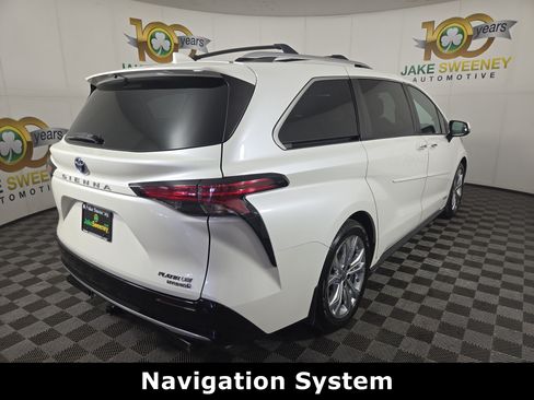 Used 2021 Toyota Sienna Platinum FWD image 10