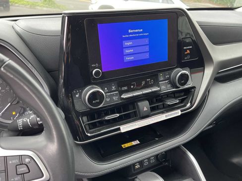 Certified 2024 Toyota Highlander XLE AWD/4WD image 24