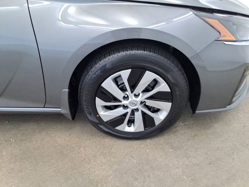 Used 2025 Nissan Altima 2.5 S FWD image 22