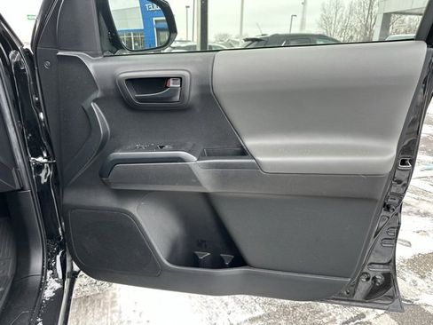 Used 2022 Toyota Tacoma SR image 10