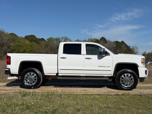 Used 2016 GMC Sierra 2500 Denali w/ Duramax Plus Package image 3