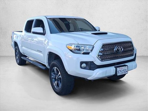 Used 2017 Toyota Tacoma TRD Sport w/ Tow Package image 3