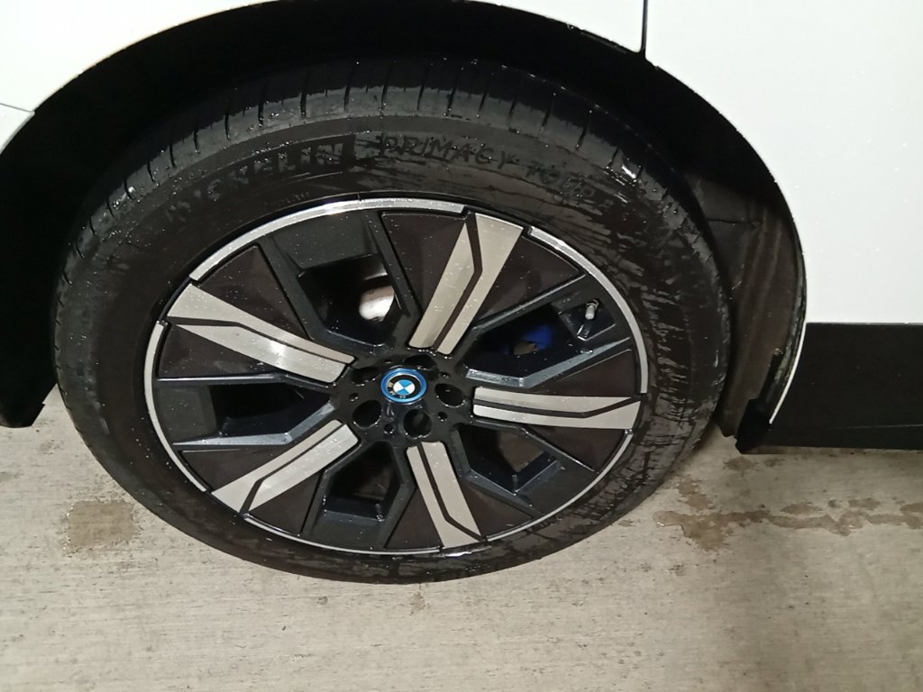 Used 2024 BMW iX xDrive50 w/ Sport Package AWD/4WD image 15