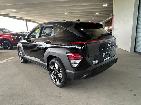 Used 2025 Hyundai Kona SEL FWD image 3