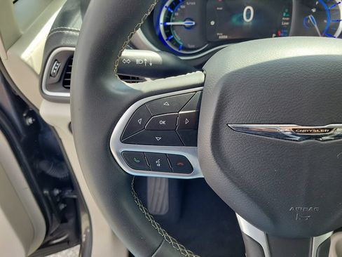 Used 2023 Chrysler Pacifica Touring-L FWD image 28