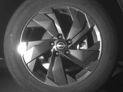 Used 2025 Nissan Rogue SV FWD image 16