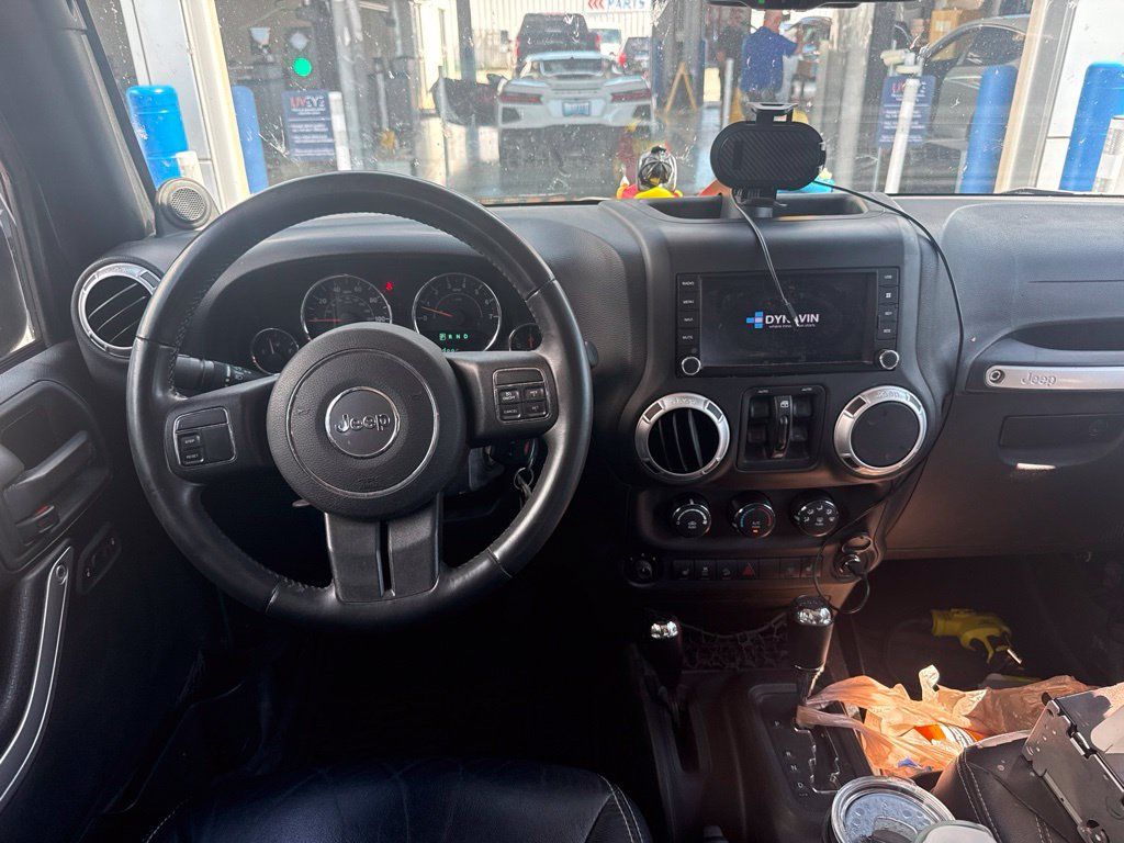 Used 2014 Jeep Wrangler Unlimited Rubicon AWD/4WD image 5