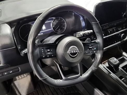 Used 2022 Nissan Pathfinder SL image 18