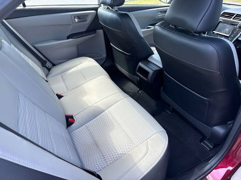 Used 2015 Toyota Camry SE w/ Moonroof Package FWD image 13