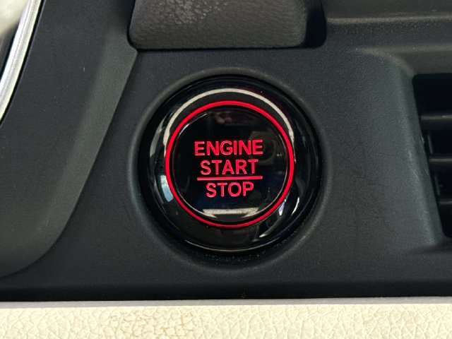 Used 2025 Honda Pilot Touring image 25