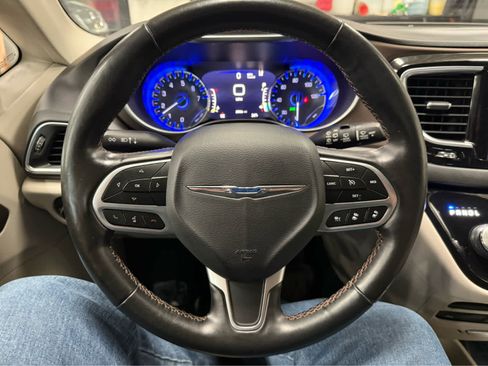 Used 2019 Chrysler Pacifica Touring-L Plus w/ Advanced Safetytec Group image 9