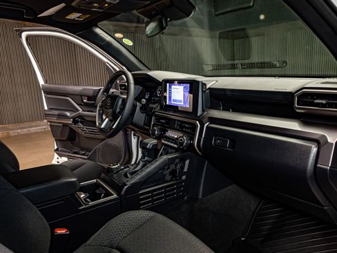 Used 2025 Toyota 4Runner SR5 AWD/4WD image 20