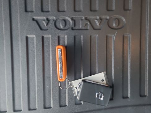 Used 2022 Volvo XC60 B5 Inscription w/ Climate Package image 33