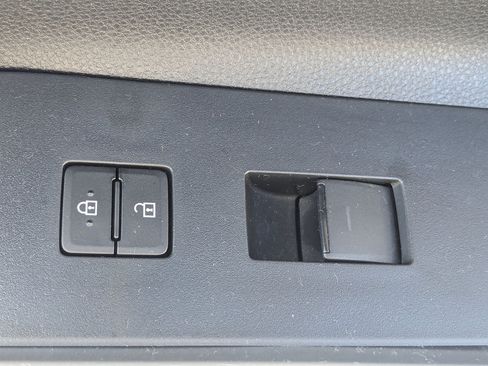 Used 2024 Toyota Highlander XLE AWD/4WD image 33