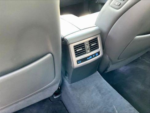 Used 2016 Hyundai Equus Signature RWD image 10