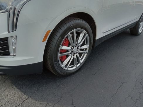 Used 2025 Cadillac XT5 Sportv w/ LPO, Red Accent Package image 6