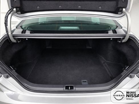 Used 2025 Toyota Camry LE image 12