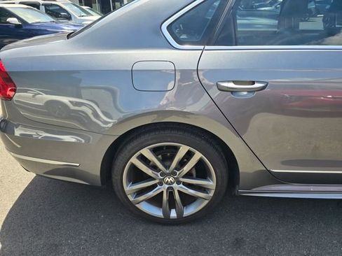 Used 2016 Volkswagen Passat 1.8T R-Line w/ R-Line Lighting Package FWD image 5