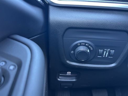 Used 2021 Jeep Grand Cherokee L Laredo image 22