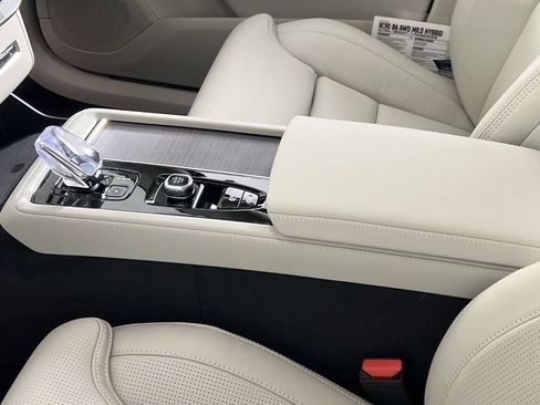 New 2026 Volvo XC90 B6 Ultra w/ Protection Package image 21