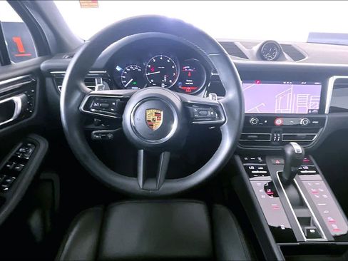Used 2024 Porsche Macan image 6