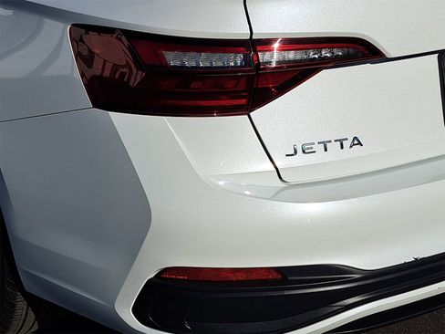 Used 2022 Volkswagen Jetta SE image 34